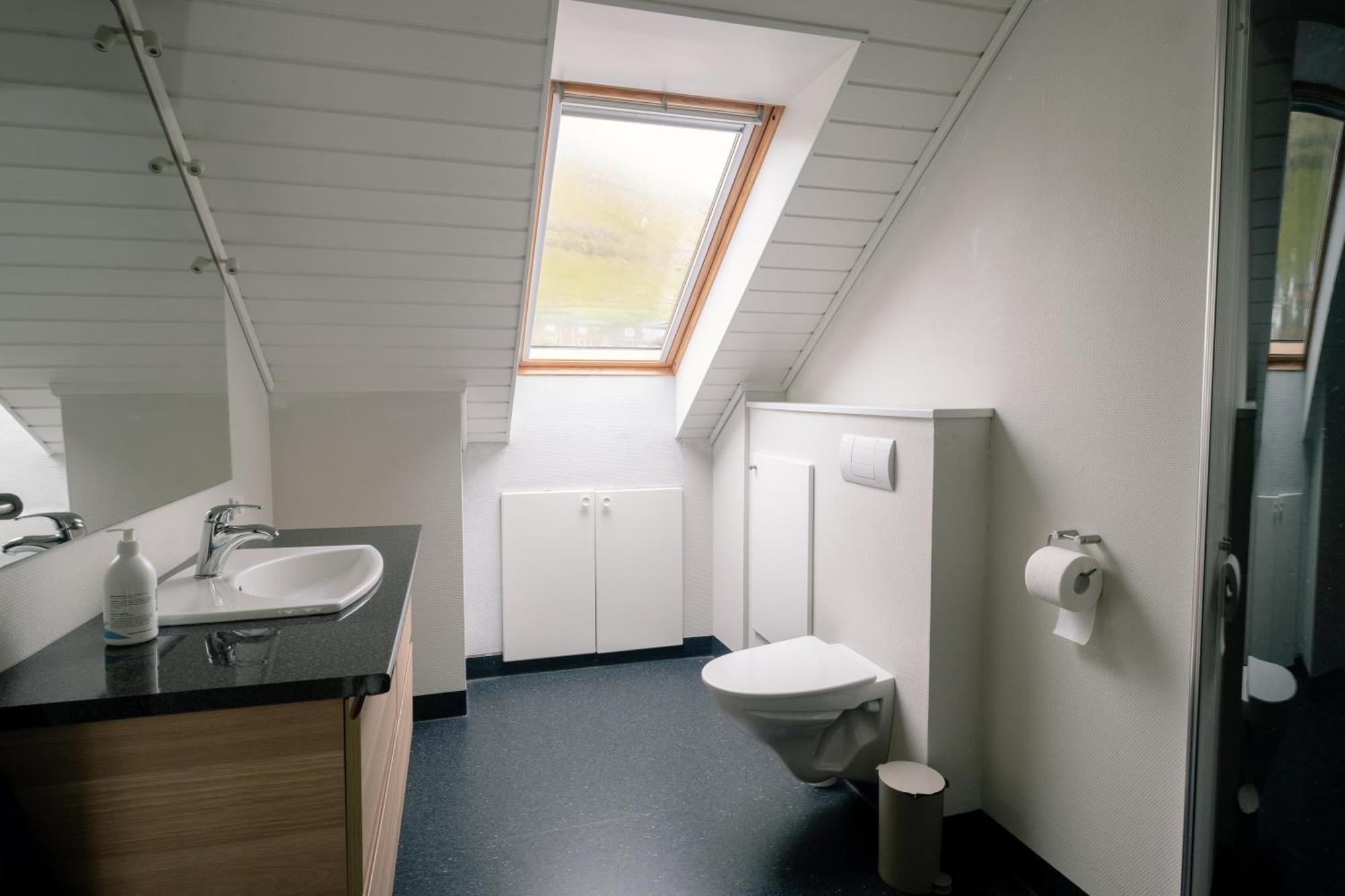 Spacious City Center Home By The Sea Klaksvík Zewnętrze zdjęcie